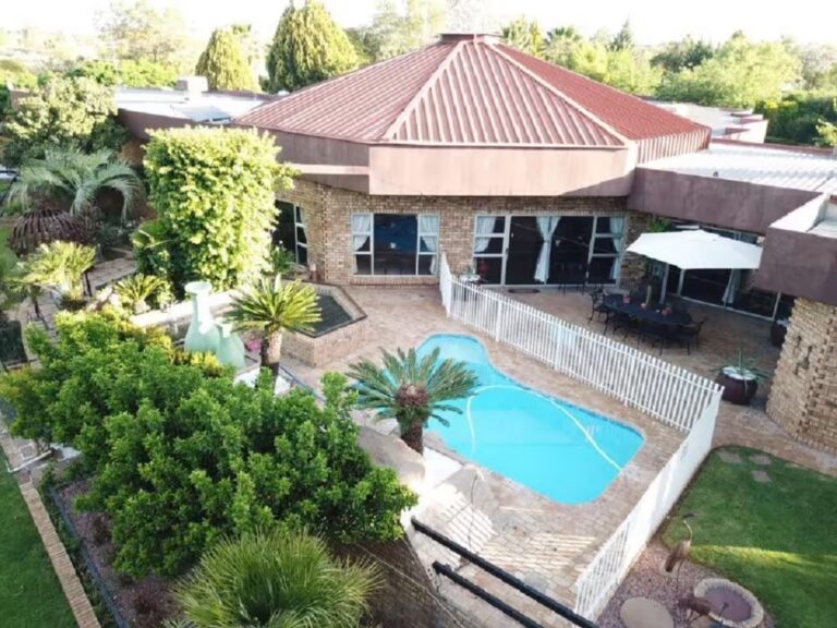 Leach Lodge Accommodation in Kuruman